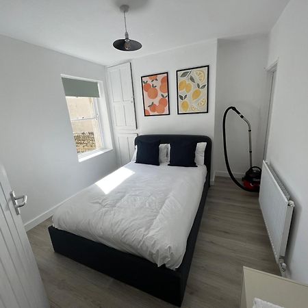 Littlehampton House - 4 Bedroom House Sleeps 8 ภายนอก รูปภาพ